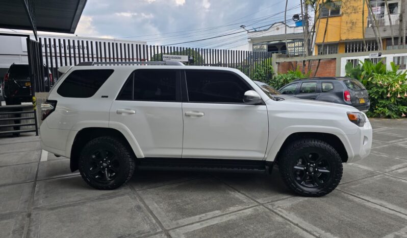 TOYOTA 4RUNNER SR5 AT 4000CC 2023 lleno