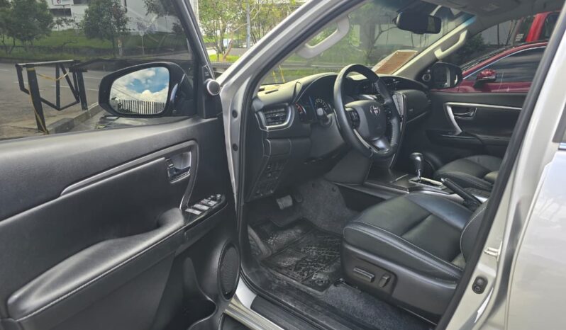 TOYOTA FORTUNER SRV 2023 lleno