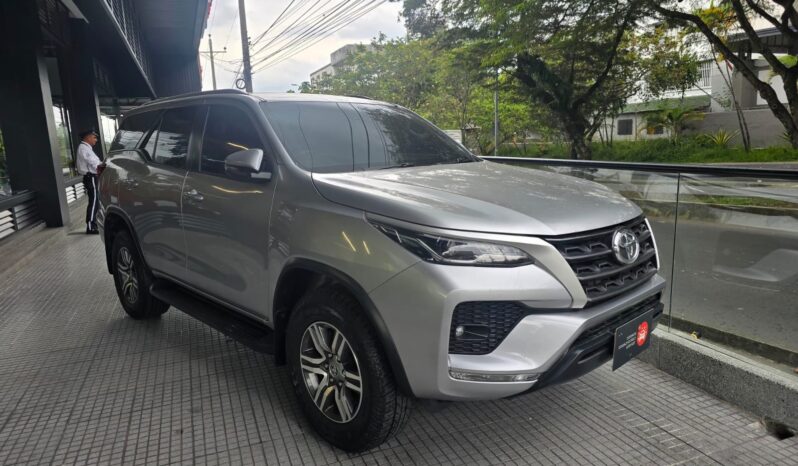 TOYOTA Fortuner SR 4×2 2022 lleno