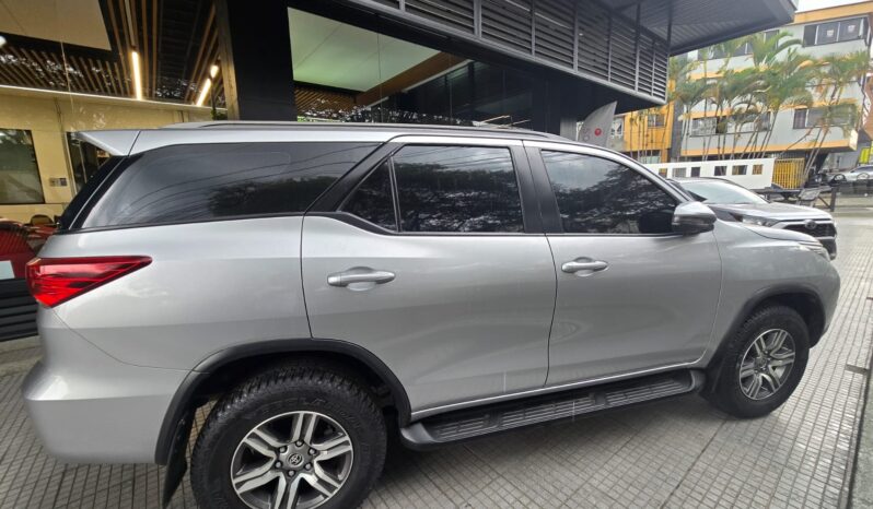 TOYOTA Fortuner SR 4×2 2022 lleno
